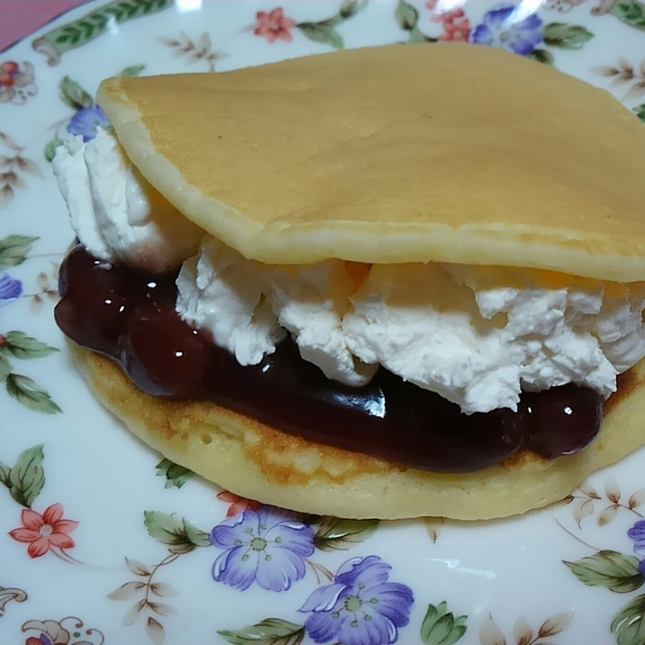 ホットケーキミックスであずきと生クリームのどら焼き